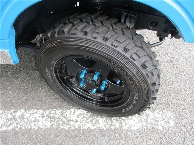 純正16インチアルミホイール（195R16C　タイヤDUNLOP　GRAND TREK MT2　8分山）