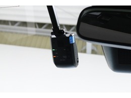 ◆◆『ドライブレコーダー』動画を残すことで万が一の事態に遭遇した時の必須アイテムです！急ブレーキ・急ハンドルが起こった際、自動で記録が上書きされずに保存され、後でPC等で確認出来ます。