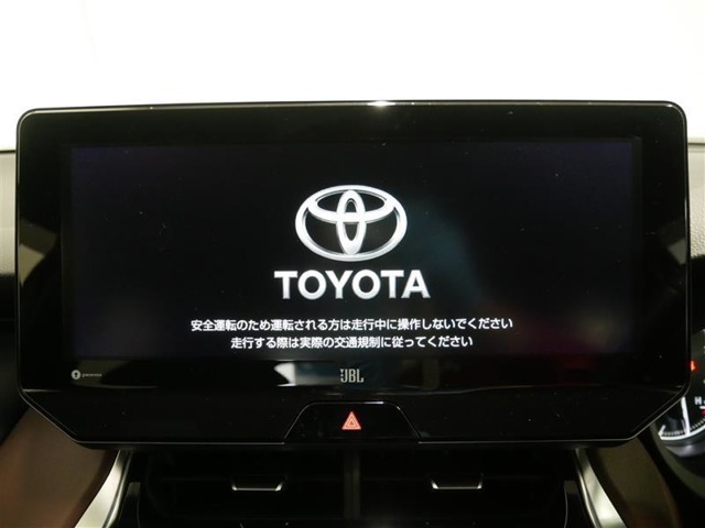 ディスプレイオーディオを装備。スマホとクルマをつなぐことで、これまでのナビに加えて、いろんなサービスが楽しめます。