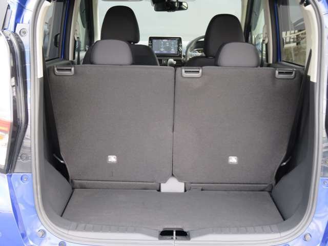 ラゲッジスペースも広々しております。ぜひ一度現車をご確認くださいませ。