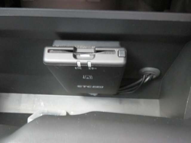 ETC付です。高速道路料金所での小銭の出し入れや雨天時における窓の開閉などの煩わしさが解消出来ます♪料金所の通過もスムーズで快適ですよ☆