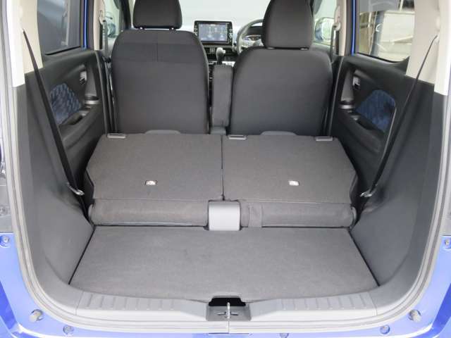 シートが可倒式になっていますので、用途に合わせて倒して頂ければ荷物を積むスペースが広くなります。