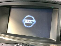 【メーカー純正ナビ】インテリアに溶け込むスタイリッシュな「専用設計」メーカーナビを装備♪視認性や操作性など基本性能にも優れ、より上質なカーライフをお楽しみいただけます。