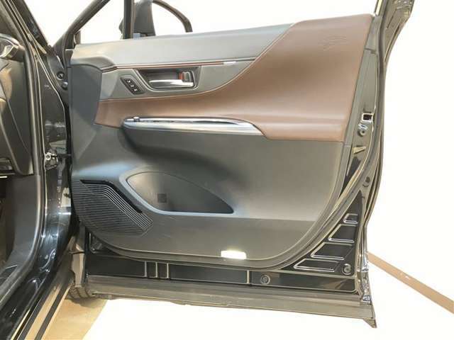 運転席前面ドア部分です♪