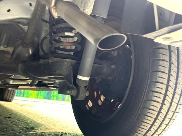 お車を安心してお乗りいただく為には、足回りの定期点検が欠かせません。サービスサポート（有償保証）では無料点検もご提供しており、安心のカーライフをお過ごしいただけるサポート体制が整っています。