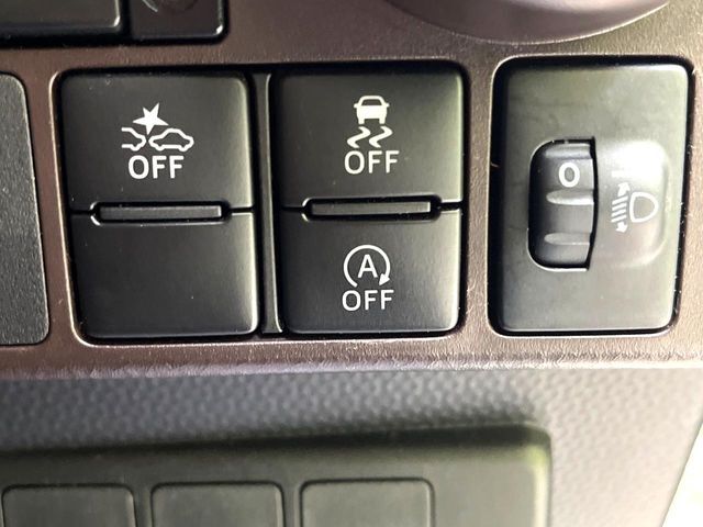 【スマートアシスト2】走行中に前方の車両等を認識し、衝突しそうな時は警報とブレーキで衝突回避と被害軽減をアシスト。より安全にドライブをお楽しみいただけます。