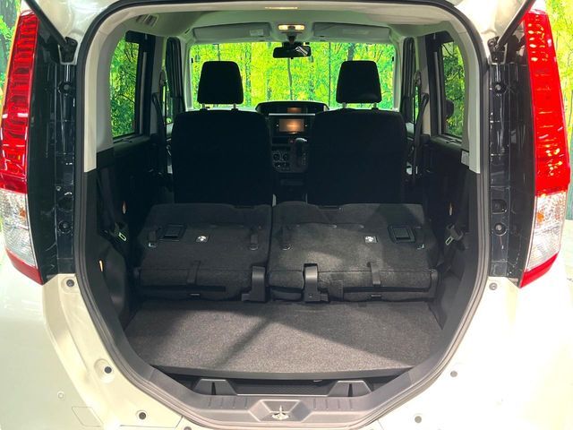 普段のお買い物や通勤、送迎等に十分な荷室スペースを確保しております。セカンドシートを倒すと、大きな荷物の積載も可能です♪