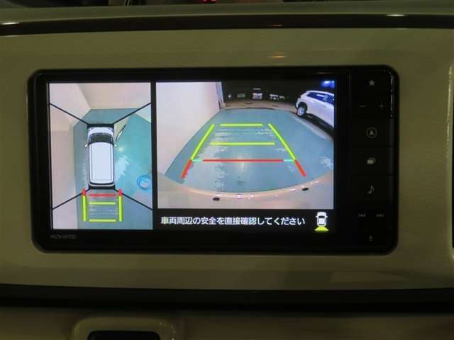 パノラミックビューモニター搭載。カメラで車両周囲の状況を映し出すため、狭い場所での駐車などに役立ちます。