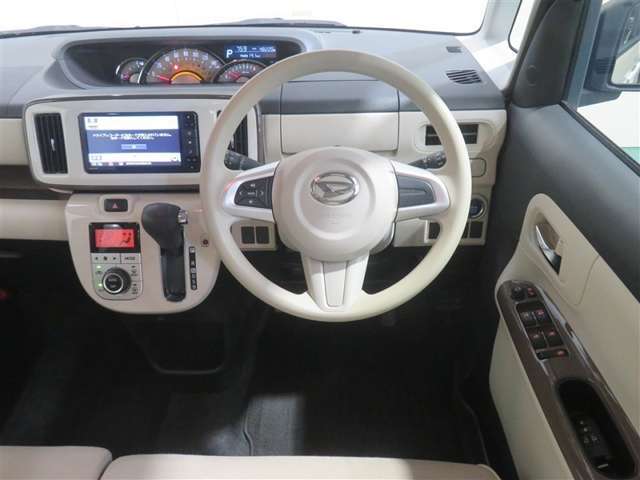 シンプルで使いやすいデザインのハンドル周り。