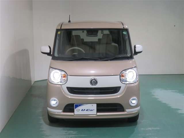 明度の高いLEDヘッドライトで、夜間の運転も安心です。