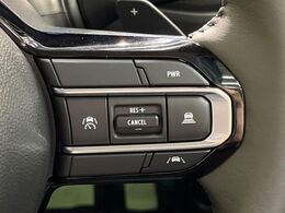 【アダプティブクルーズコントロール】高速道路での長距離走行が楽に！！自動で速度を保つクルーズコントロールが、衝突軽減システムと連携し、前方の車両を感知して車間を保つように速度調節してくれます！！