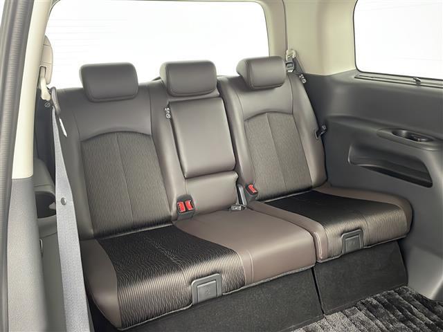 【運転席】座り心地が良いシートなので長時間の運転でも快適にお過ごしいただけます。新品のフロアマットのご注文も可能です。掲載箇所以外にご希望の写真がございましたらお気軽にお問い合わせ下さい。