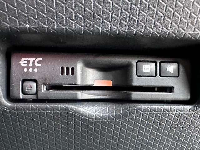 気になる点がございましたら、お気軽にお電話下さい。内外装の状態など、実物を見ながらの詳細確認説明を正確に申し上げます。また希望のお写真をメールやFAXでお送りさせていただきます。