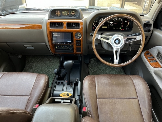 希少なベージュ内装のお車です
