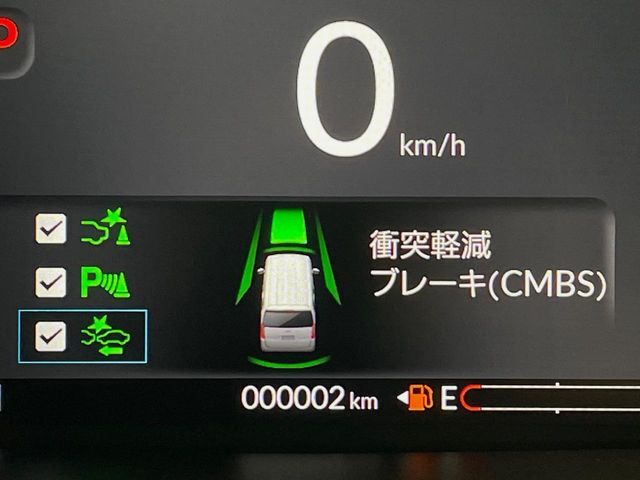 【ホンダセンシング】走行中に前方の車両等を認識し、衝突しそうな時は警報とブレーキで衝突回避と被害軽減をアシスト。より安全にドライブをお楽しみいただけます。