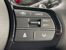 【アダプティブクルーズコントロール】高速道路での長距離走行が楽に！！自動で速度を保つクルーズコントロールが、衝突軽減システムと連携し、前方の車両を感知して車間を保つように速度調節してくれます！！