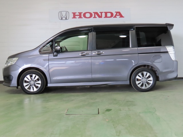 エンジンルーム点検・足まわり点検・下まわり点検・外まわり点検など「Honda中古車商品化整備基準」に基づいた点検はもちろん、各所の作動確認など、徹底チェックを行います。