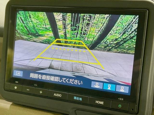 【バックカメラ】駐車時に後方がリアルタイム映像で確認できます。大型商業施設や立体駐車場での駐車時や、夜間のバック時に大活躍！運転スキルに関わらず、今や必須となった装備のひとつです！