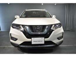 ★人気のパールホワイトで、4WD車。雪道や山道などでもスムーズに走行できます