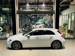認定中古車「サーティファイドカー」では、　万一お車が故障した場合も、ご購入後2年間は走行距離にかかわらずメルセデス・ベンツ正規サービスネットワークで無料修理いたします。