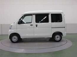 エンジンをミッドシップに搭載することでクラッシャブルゾーンを拡大し、衝突安全ボディTAFで更なる安全を確保しています。