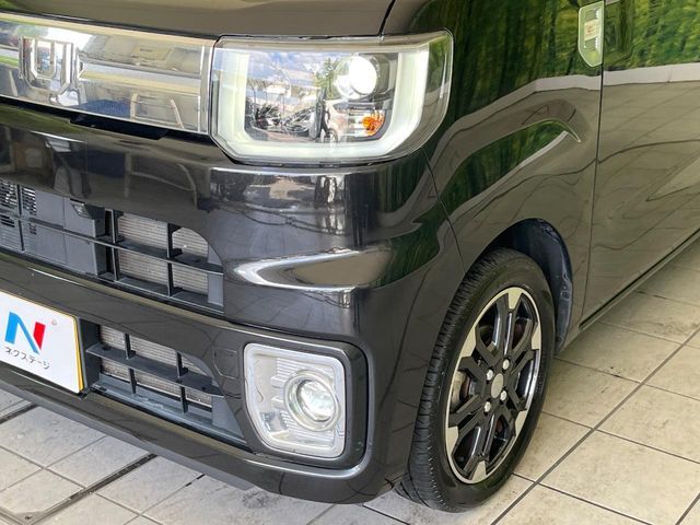 【LEDヘッドライト】悪天候や夜間走行時も良好な視界を確保し安心して運転できる高輝度LEDヘッドライトを装備！点灯速度が早く、消費電力も抑えられています。