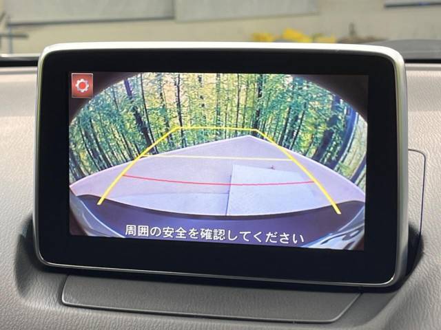 【バックカメラ】駐車時に後方がリアルタイム映像で確認できます。大型商業施設や立体駐車場での駐車時や、夜間のバック時に大活躍！運転スキルに関わらず、今や必須となった装備のひとつです！