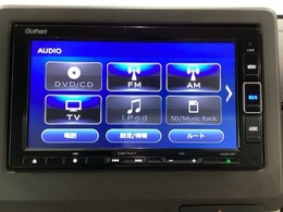 ナビゲーションはフルセグTV、インターナビ対応のGathers純正メモリーナビを搭載しています。Bluetoothオーディオ機能がありますので、スマートフォンなどの音楽も再生できます。