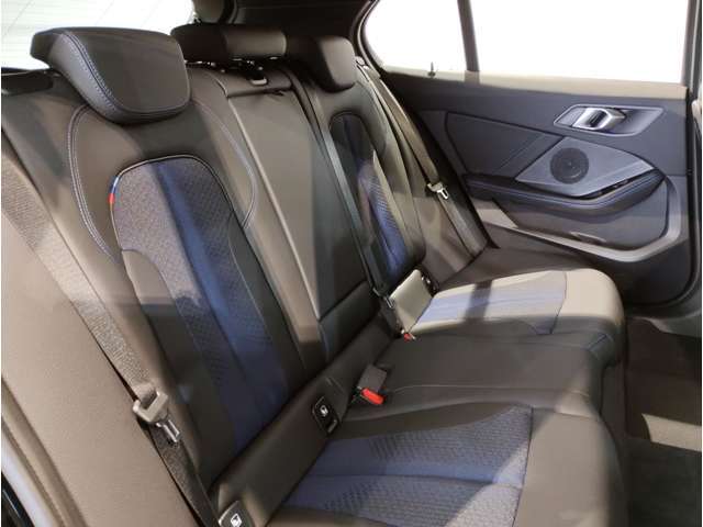【エアバック】BMWのエアバックやその他の安全装備は、互いに補完しあう事で徹底した安全性を貫きます。万一の事故の際にそれぞれ最適な保護を提供してくれます！