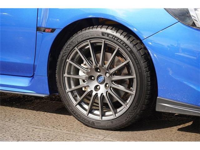 純正18インチ15本スポークダークグレーメタリック塗装アルミホイール装備☆タイヤサイズは245/40R18になります☆