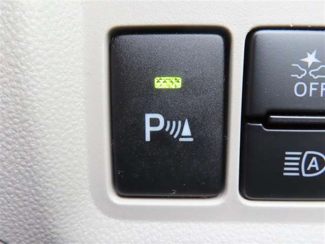 車庫入れなどの低速時に反応してくれるコーナーセンサー付き！
