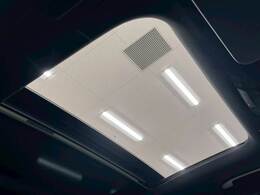 【サンルーフ】装備で解放感があり、車内も明るくなります！