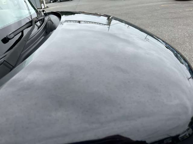 【雹（ヒョウ）害車】ボンネットの画像ですが画像では伝わりきらないへこみもございます。是非ご来店にて現車をご確認下さい。