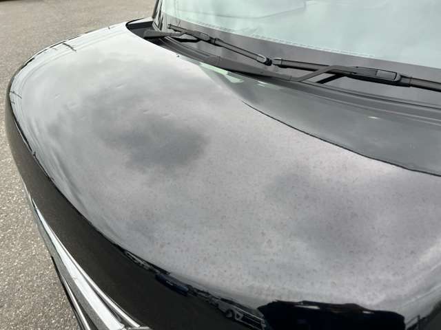 【雹（ヒョウ）害車】ボンネットの画像ですが画像では伝わりきらないへこみもございます。是非ご来店にて現車をご確認下さい。