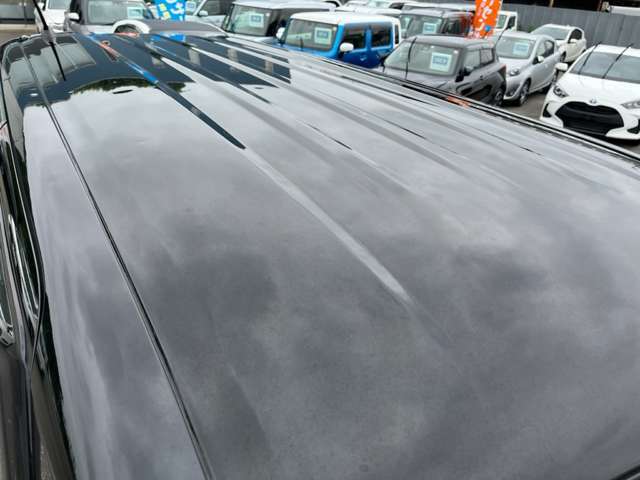【雹（ヒョウ）害車】ルーフの画像ですが画像では伝わりきらないへこみもございます。是非ご来店にて現車をご確認下さい。