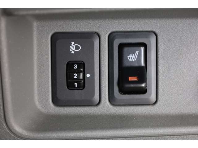 運転席・助手席ともにシートヒーターがあるので快適ですね。こんな冬の寒い時期には特に有り難みを感じます。