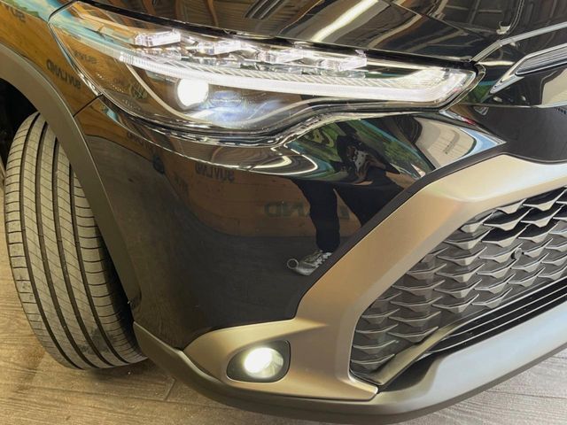 【シーケンシャルターンランプ付きLEDヘッドライト】人気の『流れるウィンカー』付きのLEDヘッドライトを装備♪高級感はもちろん、点灯時は存在感たっぷりで他車からも認識されやすく安心です。