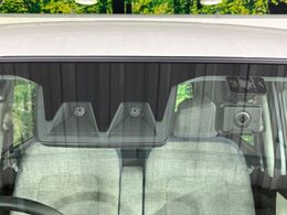 【スマートアシスト】走行中に前方の車両等を認識し、衝突しそうな時は警報とブレーキで衝突回避と被害軽減をアシスト。より安全にドライブをお楽しみいただけます。