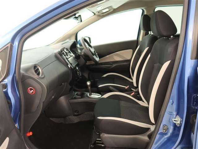 見通しのよいすっきりとした視界で、誰でも運転しやすいです。運転のしやすさは疲れにくさにも繋がりますよ♪