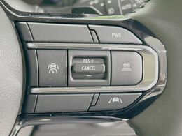 【アダプティブクルーズコントロール】高速道路での長距離走行が楽に！！自動で速度を保つクルーズコントロールが、衝突軽減システムと連携し、前方の車両を感知して車間を保つように速度調節してくれます！！