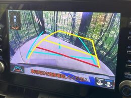 【バックカメラ】駐車時に後方がリアルタイム映像で確認できます。大型商業施設や立体駐車場での駐車時や、夜間のバック時に大活躍！運転スキルに関わらず、今や必須となった装備のひとつです！