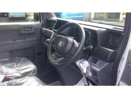 新車・整備・車検・自動車保険も取り扱っておりますのでお気軽にご用命ください。JU適正販売店ですので中古自動車販売士の資格を有したスタッフが在籍しております。お車について丁寧にご説明をさせていただきます。