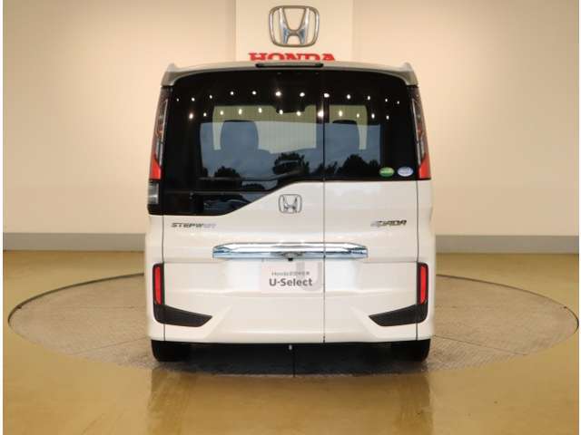 ご納車までの期間ですが、県内のお客様は1、2週間、県外のお客様は2、3週間ほどでご納車が可能となります。但し、お支払いや書類の状況によっては多少の前後もありますので、その際には何卒ご了承下さい。