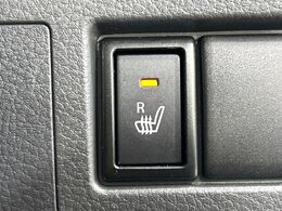 【シートヒーター】寒い日に重宝するシートヒーター！エアコンより早く温まってくれるので寒がりの人も安心ですね♪エアコンの温風は乾燥するから苦手、という方にもをおすすめです。