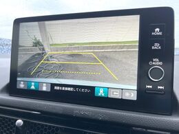 【バックカメラ】駐車時に後方がリアルタイム映像で確認できます。大型商業施設や立体駐車場での駐車時や、夜間のバック時に大活躍！運転スキルに関わらず、今や必須となった装備のひとつです！