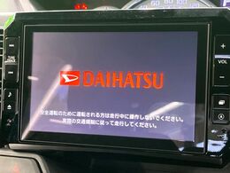 【純正ナビ】人気の純正ナビを装備しております。ナビの使いやすさはもちろん、オーディオ機能も充実！キャンプや旅行はもちろん、通勤や買い物など普段のドライブも楽しくなるはず♪