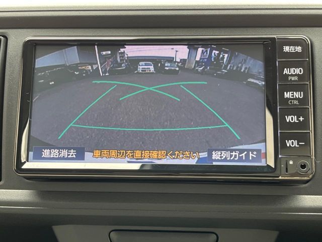 【バックカメラ】駐車時に後方がリアルタイム映像で確認できます。大型商業施設や立体駐車場での駐車時や、夜間のバック時に大活躍！運転スキルに関わらず、今や必須となった装備のひとつです！