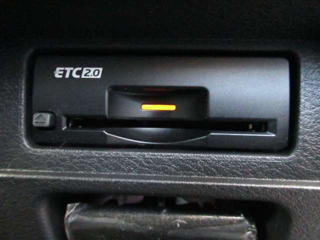 ETC2.0を装着しています♪♪ 有料道路の料金所ストレスを軽減でき、運転に集中できます♪♪ 車から離れる時はカードの抜き取りをお忘れなく♪♪
