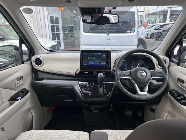 展示車両は全車　クリーニング済。　専門業者さんにて内外装ともにキレイにしてご納車いたします。　また別途、各種コーティングもうけたまわってます。