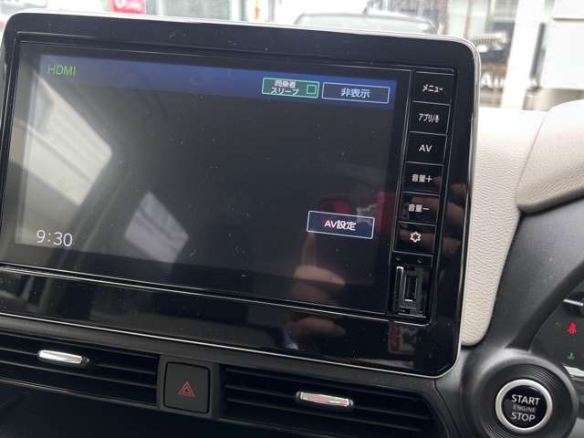 HDMI接続はナビ右下のこちらに装備。　アップルカープレイ＆アンドロイドオート　にも対応しております。